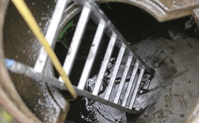 Забился-колодец-канализации